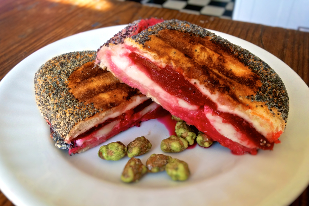 Rote Beete Grilled Cheese Sandwich