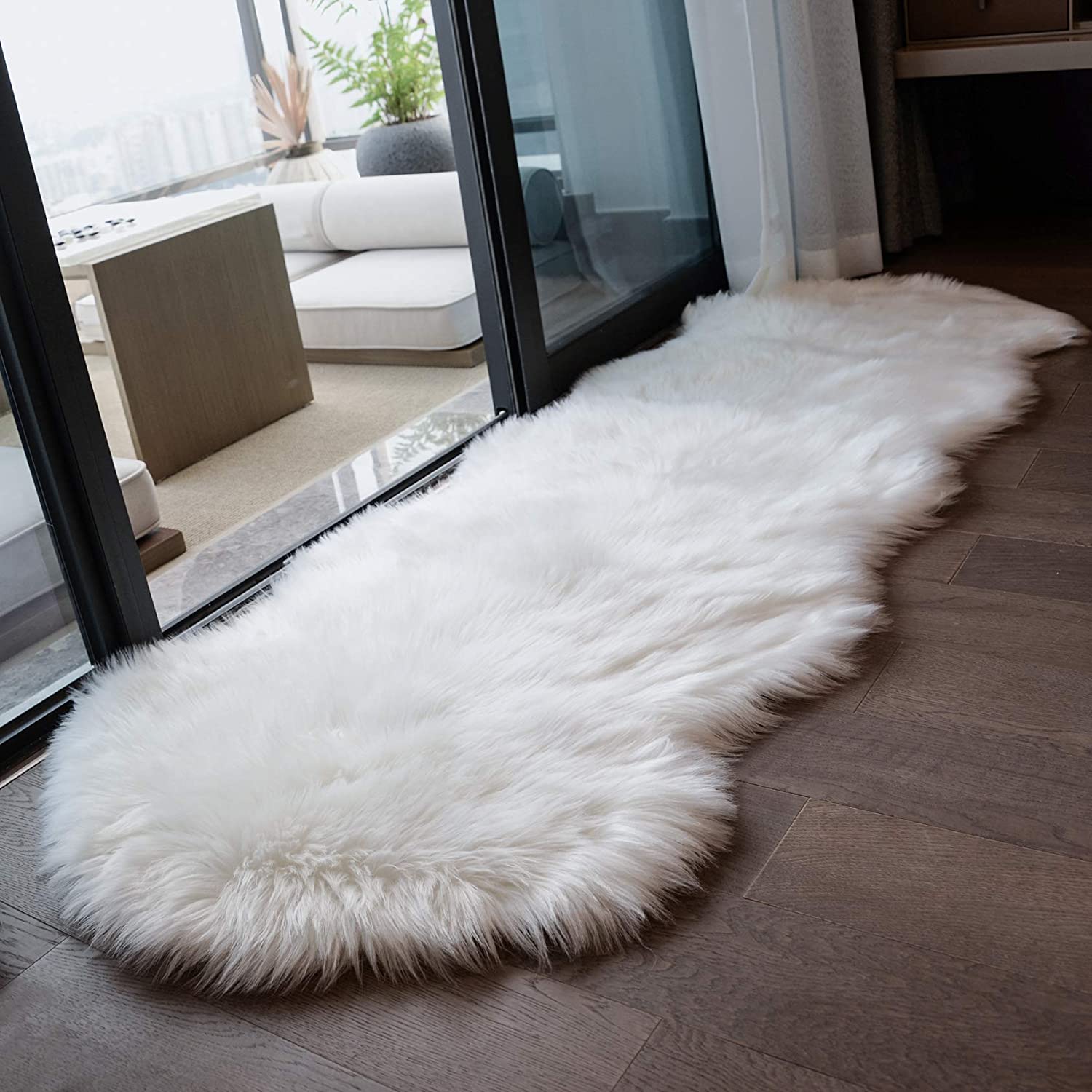 Coumore Ultra Soft Faux Sheepskin Fur Rug White Fluffy Area Rug