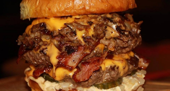 bacon-double-cheeseburger-from-red-saloon-nottingham