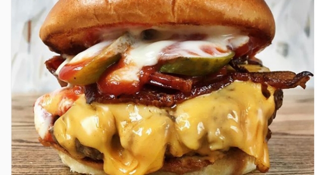 almost-famous-cheesy-burger