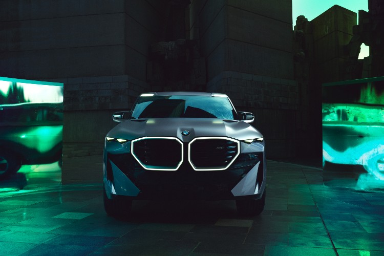 highRes bmw-concept-xm-grille