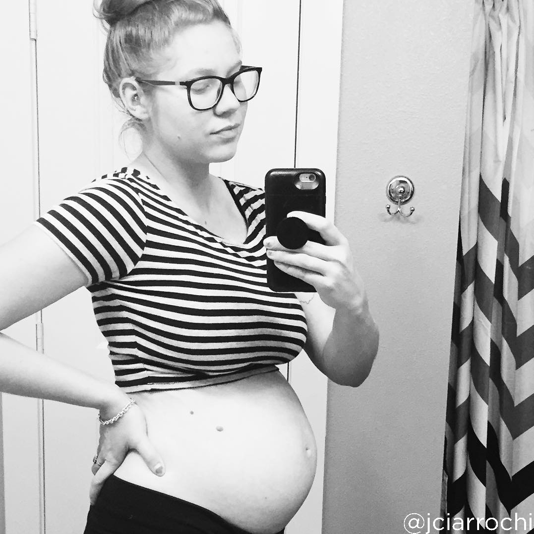 25 weeks pregnant belly @jciarrochi