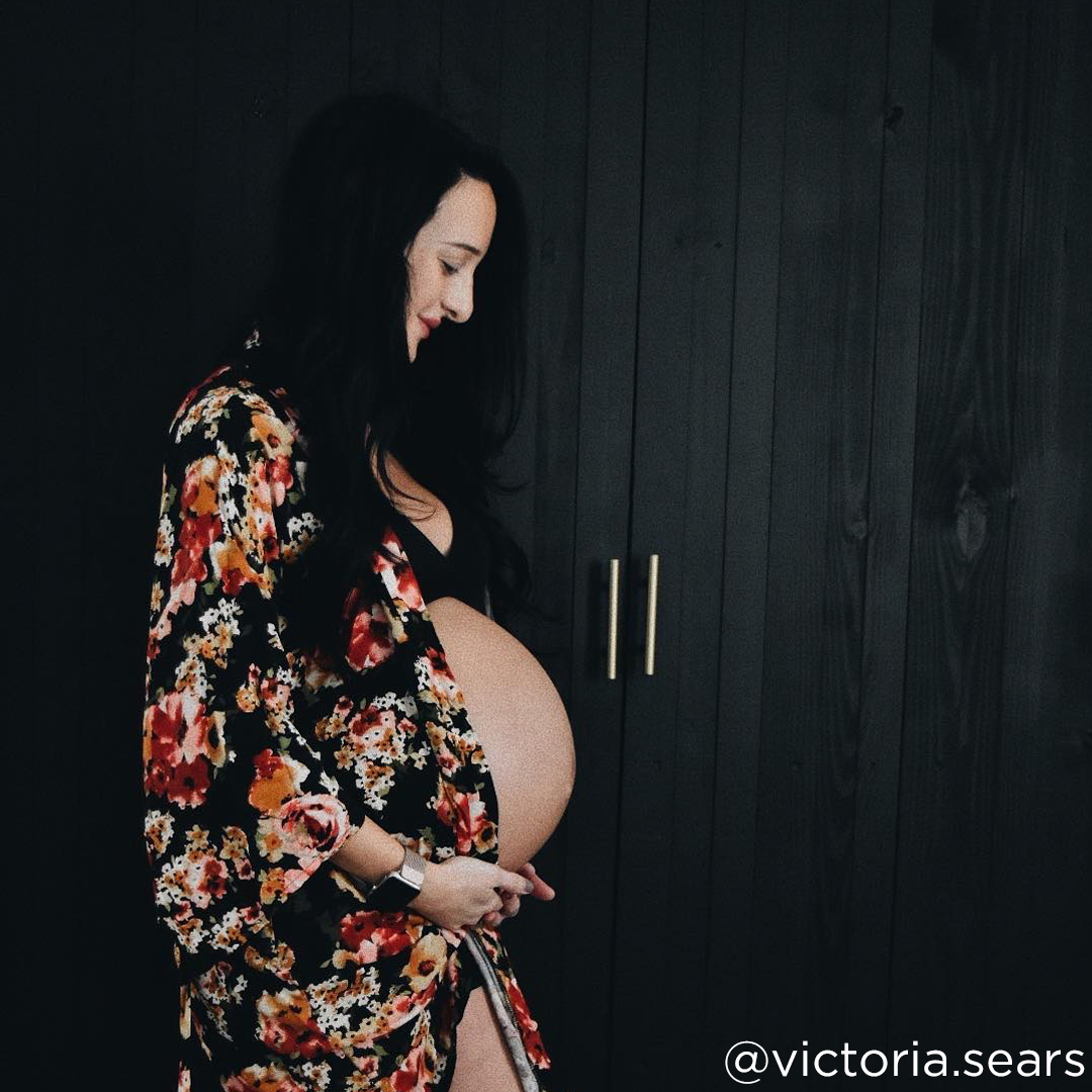 39 weeks pregnant belly @victoria.sears