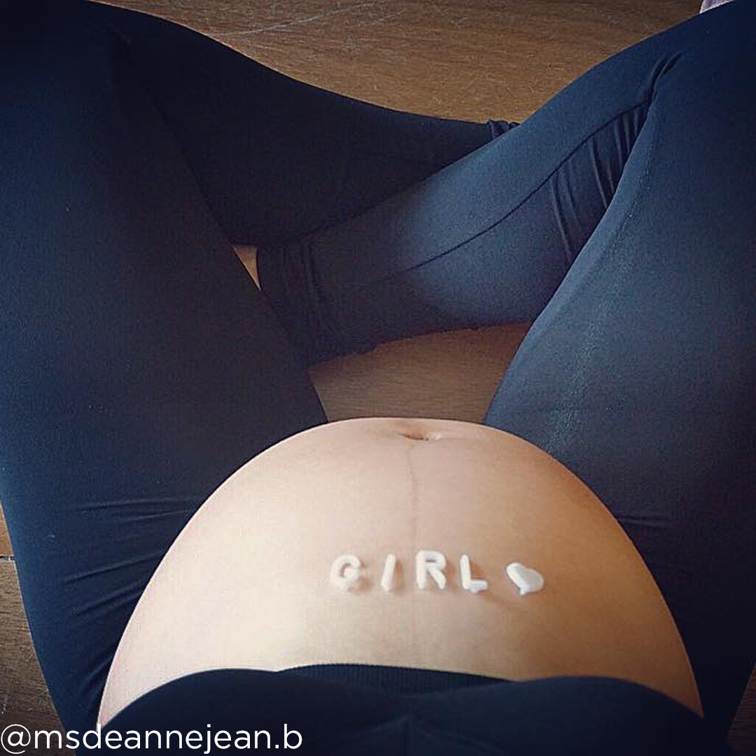 29 weeks pregnant belly @msdeannejean.b