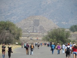 Pirámide de la luna en Teotihuacan