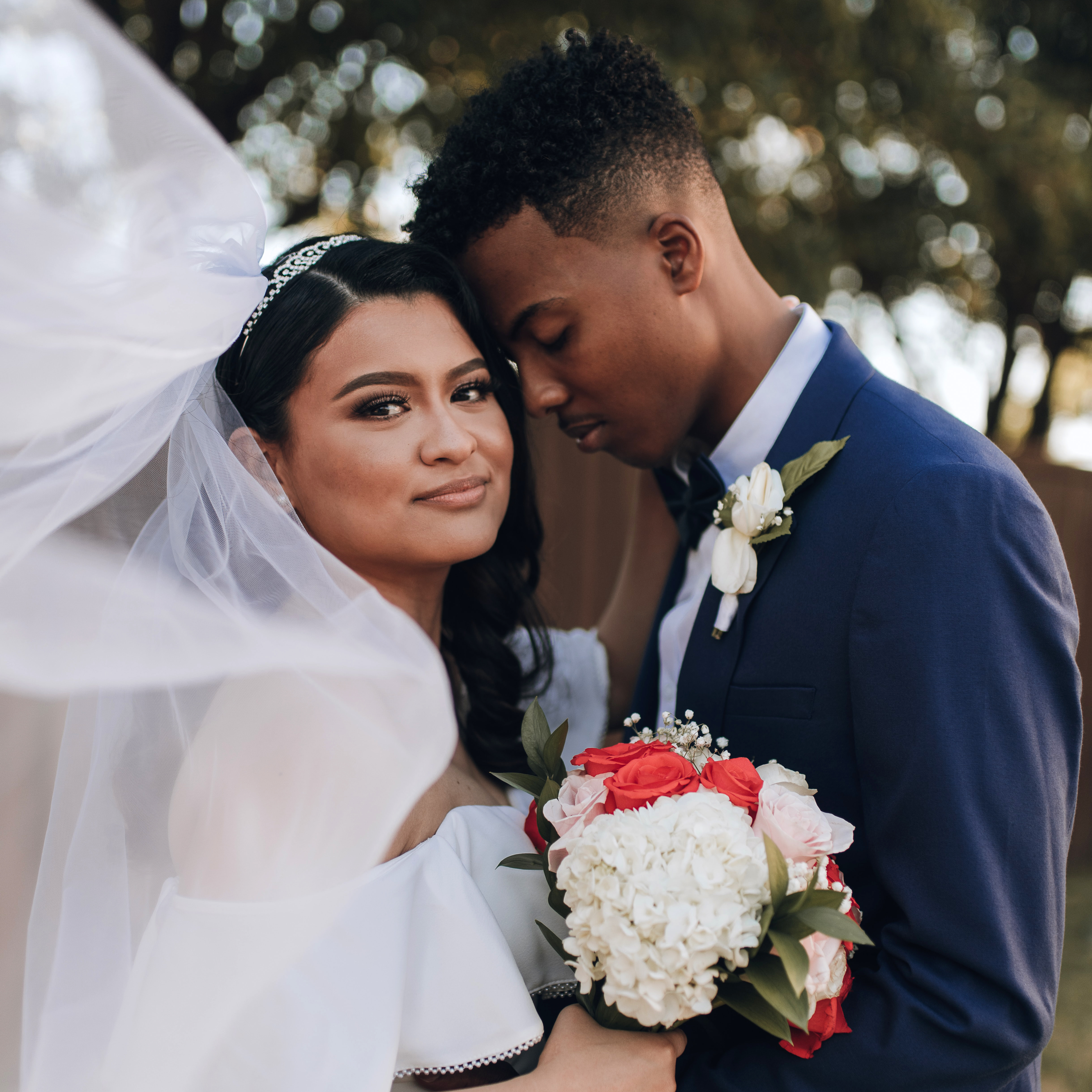15 Beautiful Wedding Hairstyle Ideas With a Veil - Zola Expert Wedding  Advice