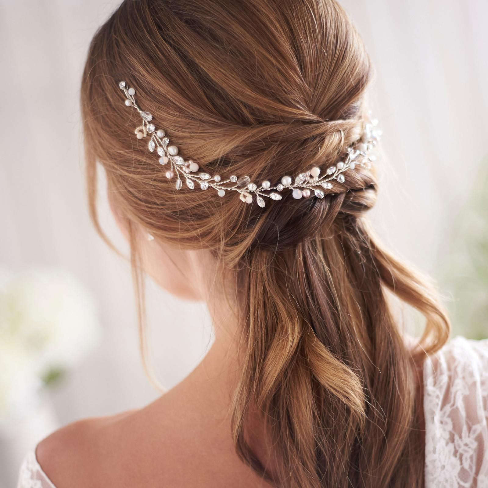 12-Wedding-Hairstyle-Ideas-for-Long-Haired-Brides