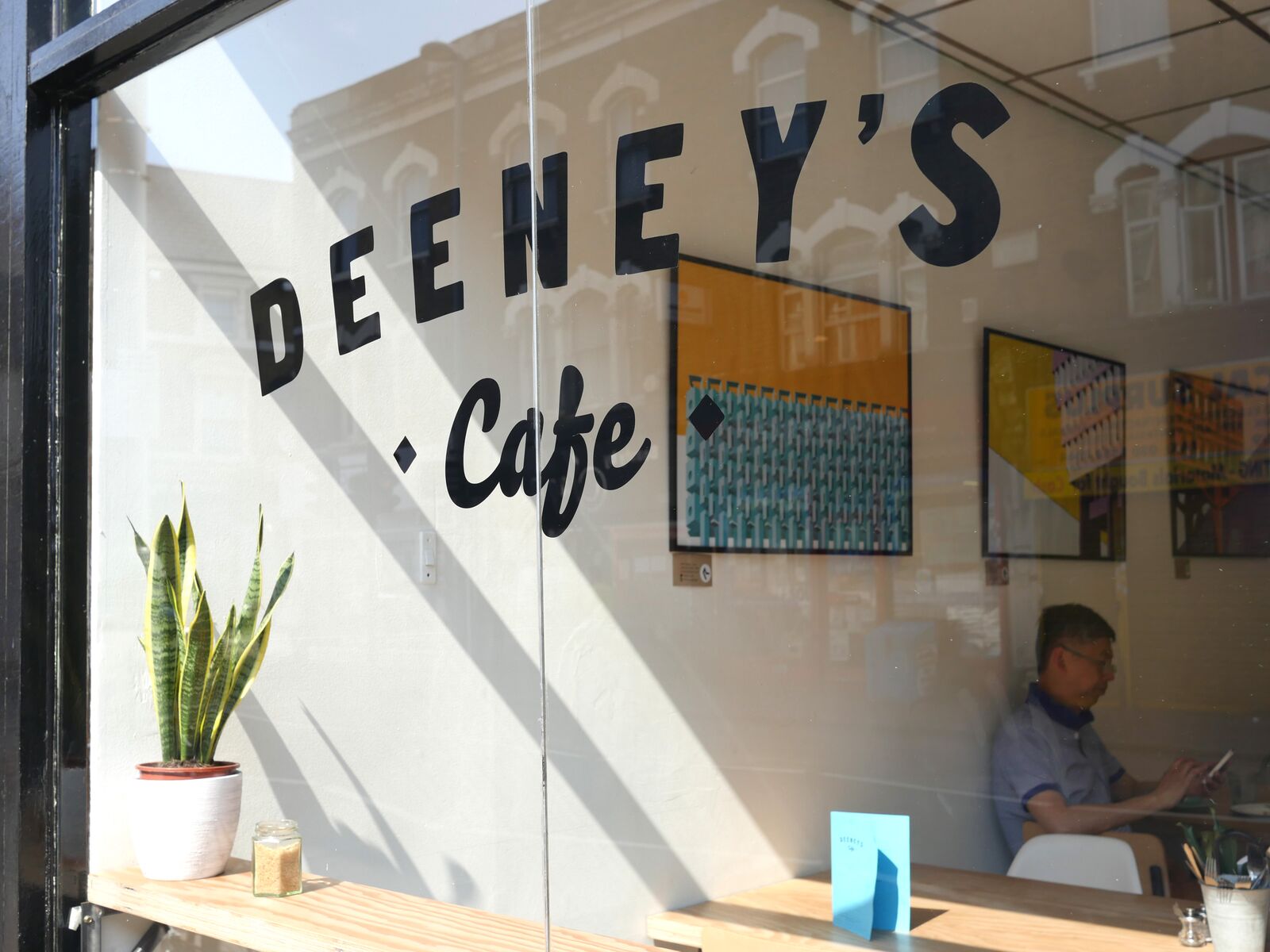 Deeney's Cafe