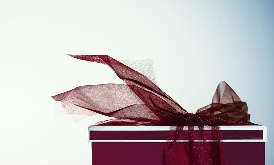 red-gift-with-ribbon 925x