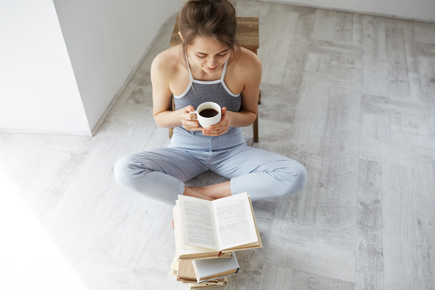 woman-reading-alone