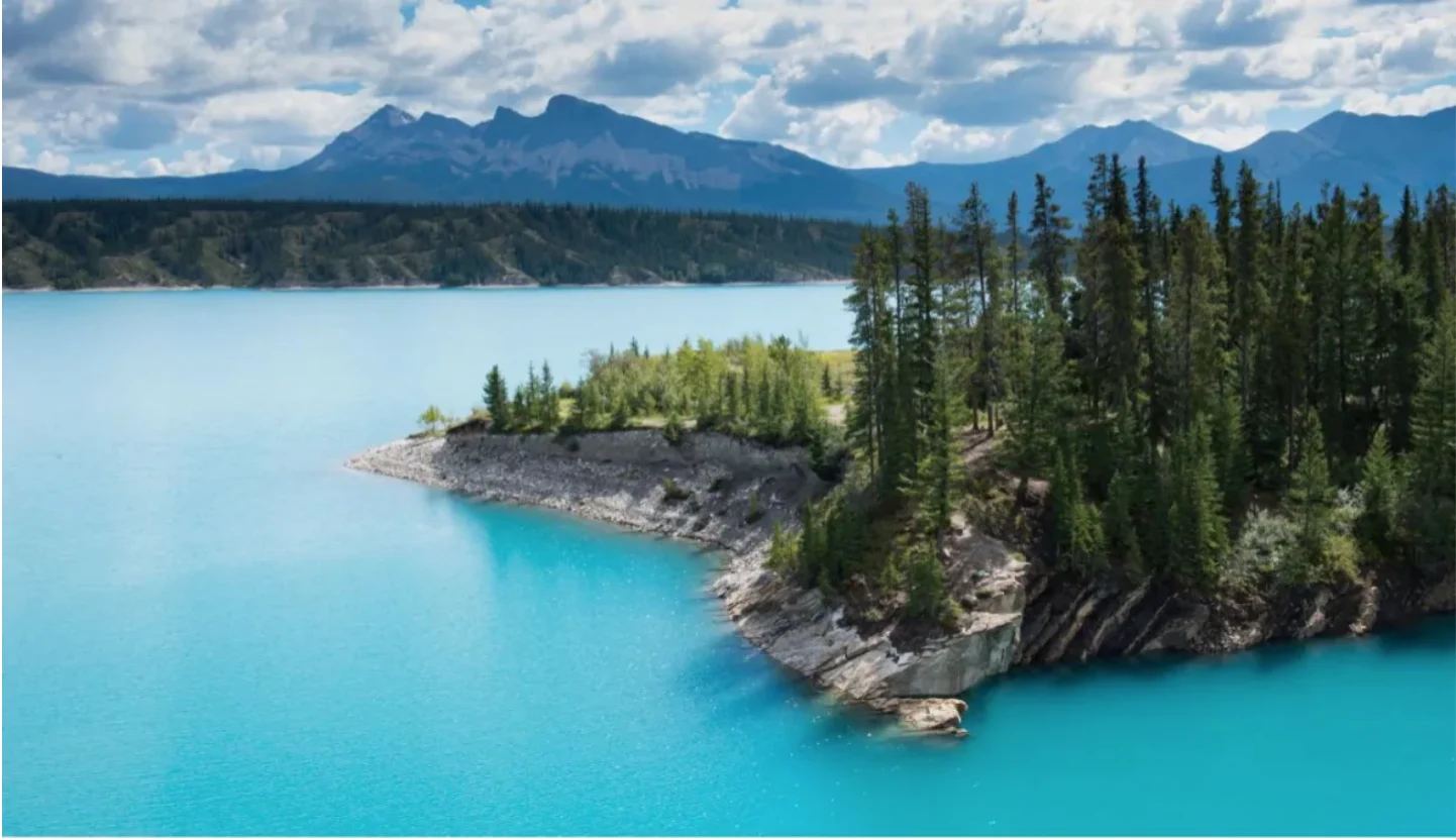 Work to control the levels at Abraham Lake, known for its bright blue waters, also gave the river a colour boost, Epcor says. (Stephen Legault/via CBC)