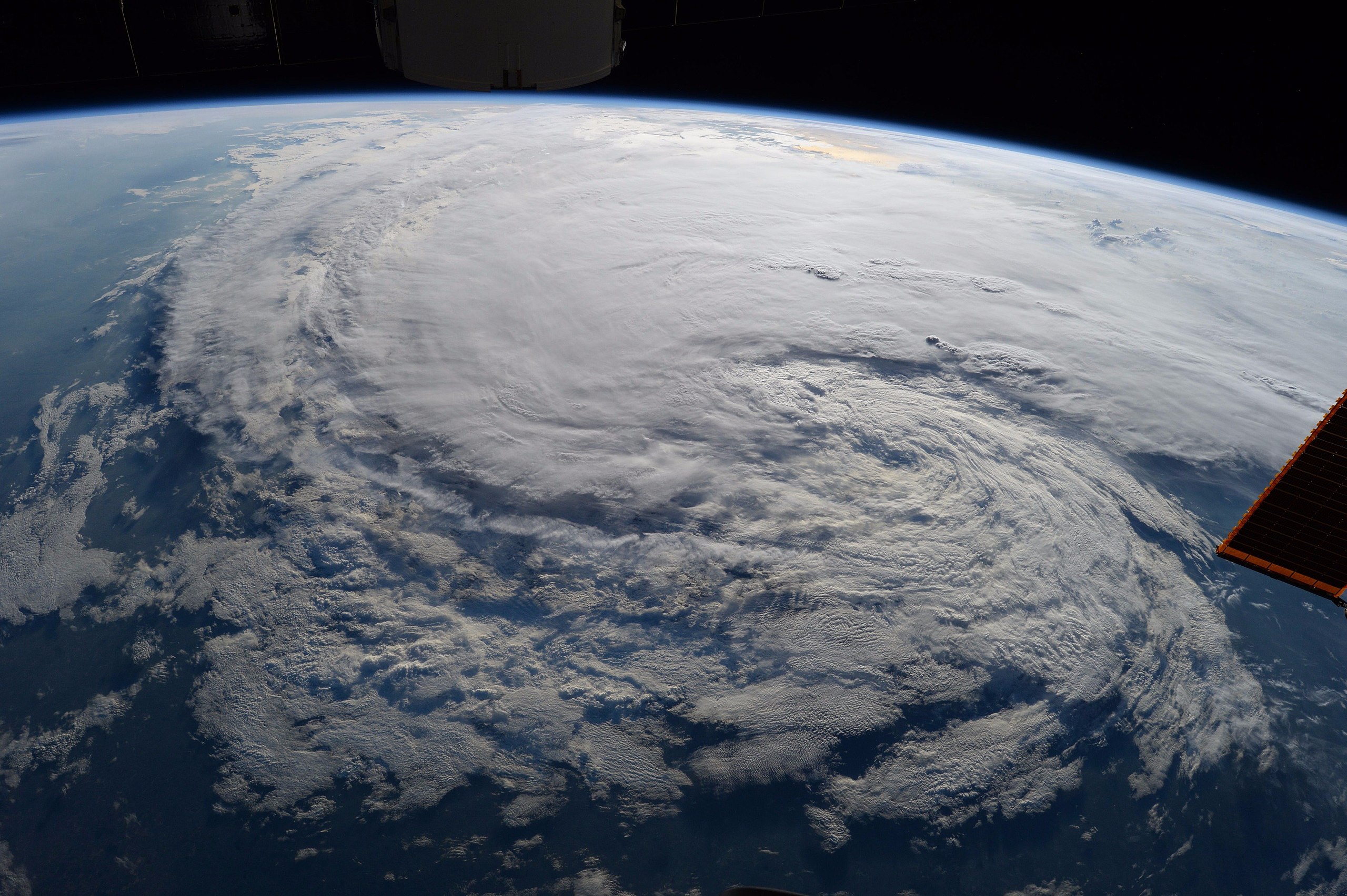 2560px-ISS-52 Hurricane Harvey (7)