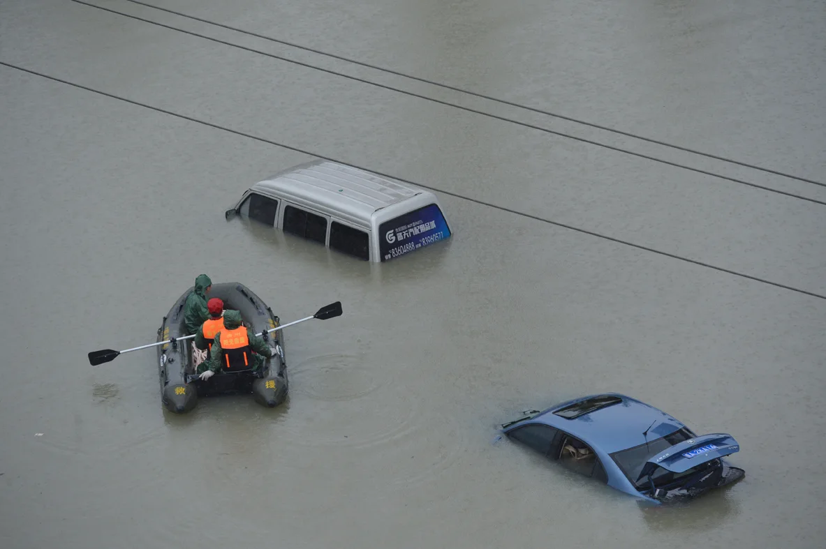 Rescuers search cars floodwaters in China - STR-AFP via Getty Images - GettyImages-695493178