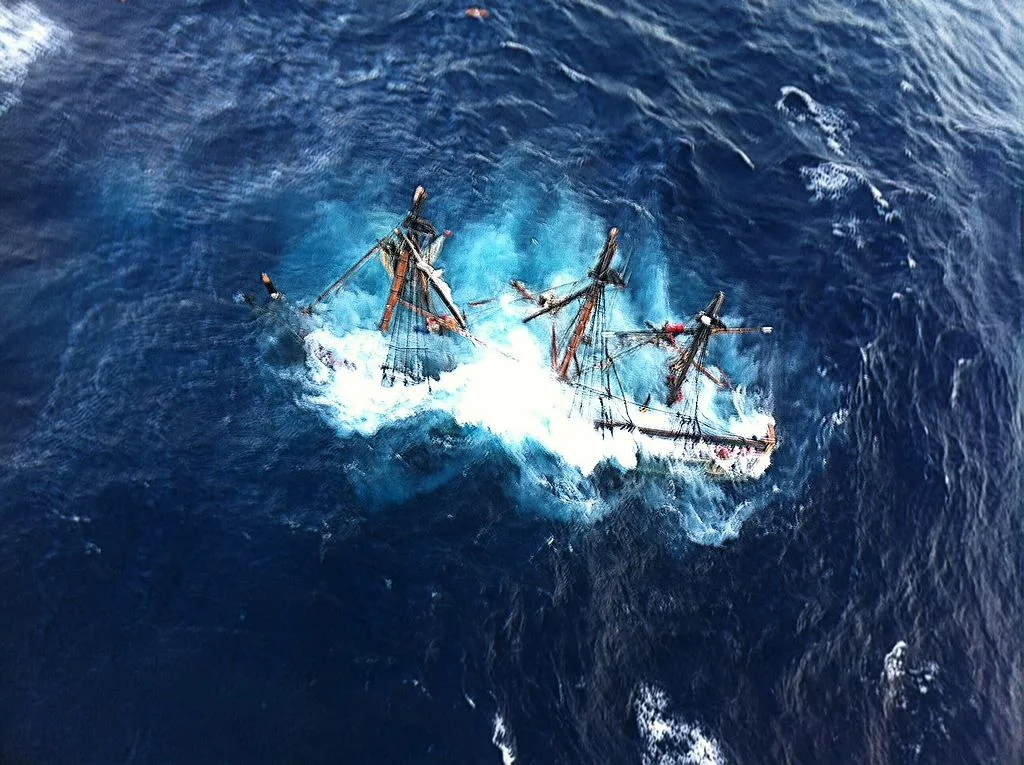 1024px-121029-G-ZZ999-002 - Coast Guard rescues crewmembers aboard HMS
