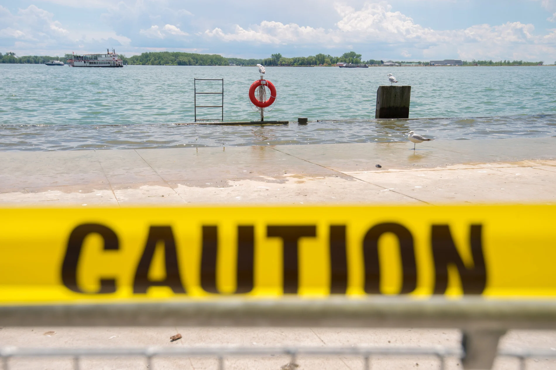 toronto lakeshore flood (Marc Bruxelle. iStock / Getty Images Plus)