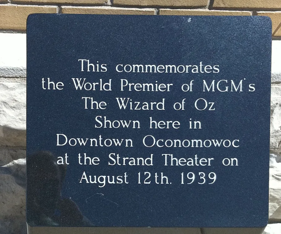 Oconomowoc, Wisconsin Courtesy Stand Theater