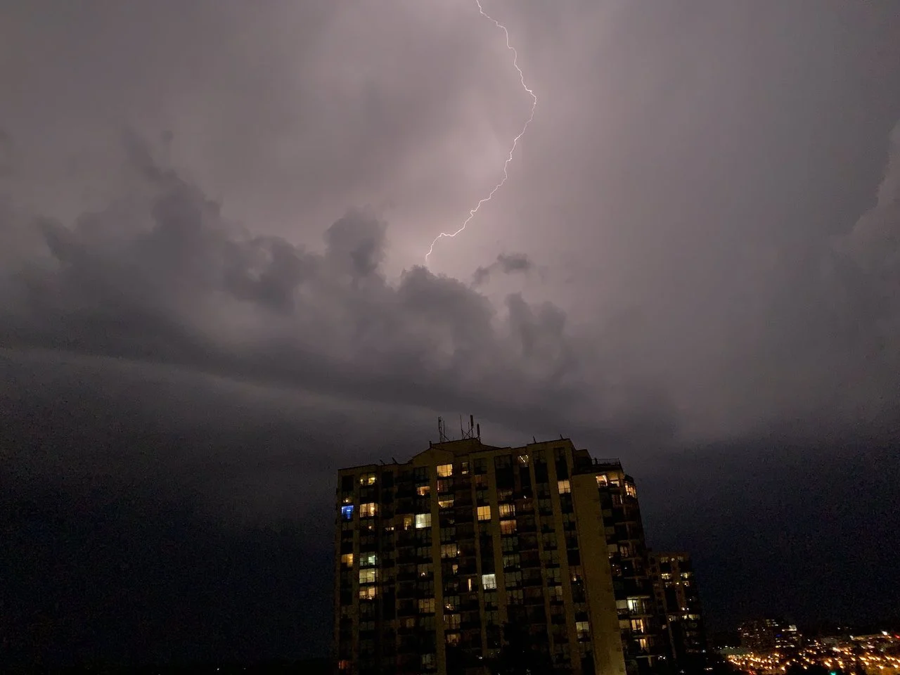 Lightning in Barrie, Ont. /Neil Taylor