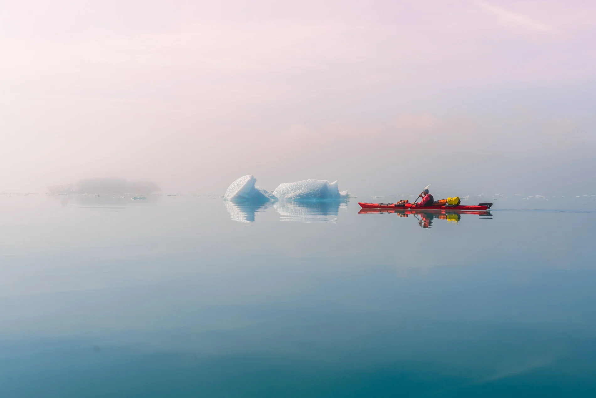 greenland kayak (Alex Eggermont. Cultura. Getty Images)