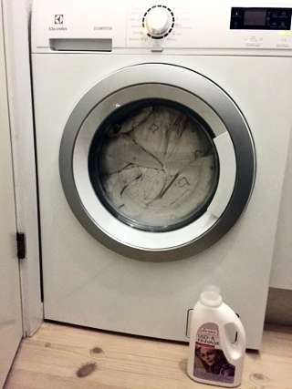 Husk også å gi dynene godt med plass i vaskemaskinen (minst 7 kilo kapasitet).
