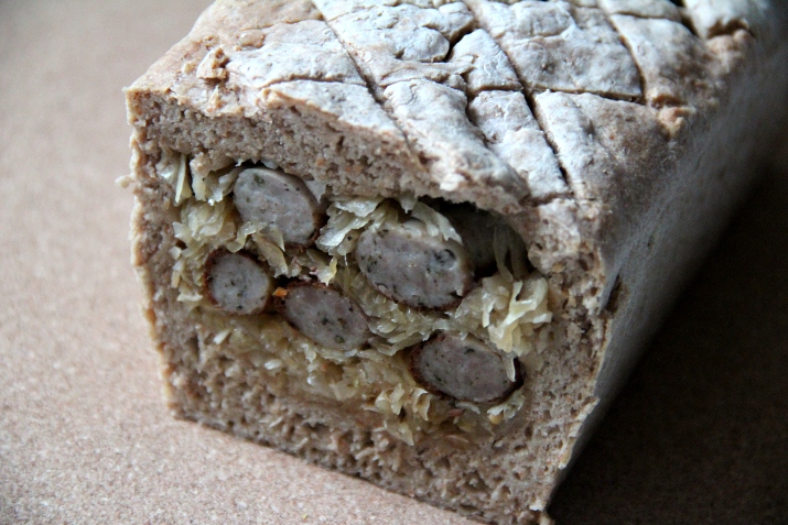 Brot Bratwurst Sauerkraut