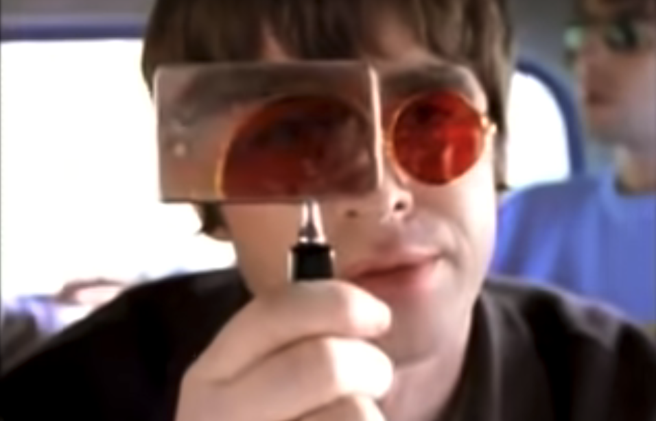 Oasis music video: Don't look back in anger