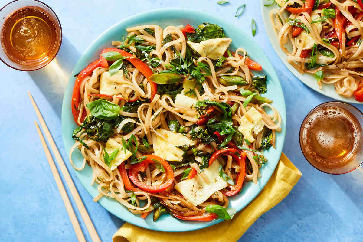 Thai Drunken Noodles with Peppers & Chinese Broccoli