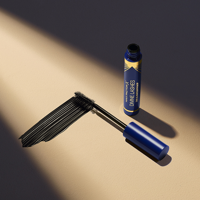 EL_Max_Factor_Texture_with_Brush_and_Product_Waterproof_V3_W680px