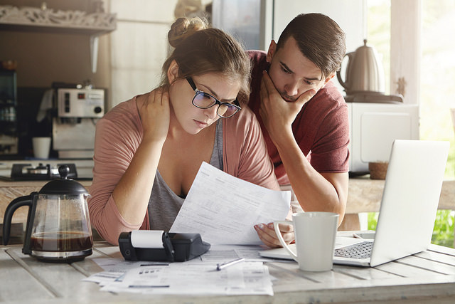 couple-stressed-finances
