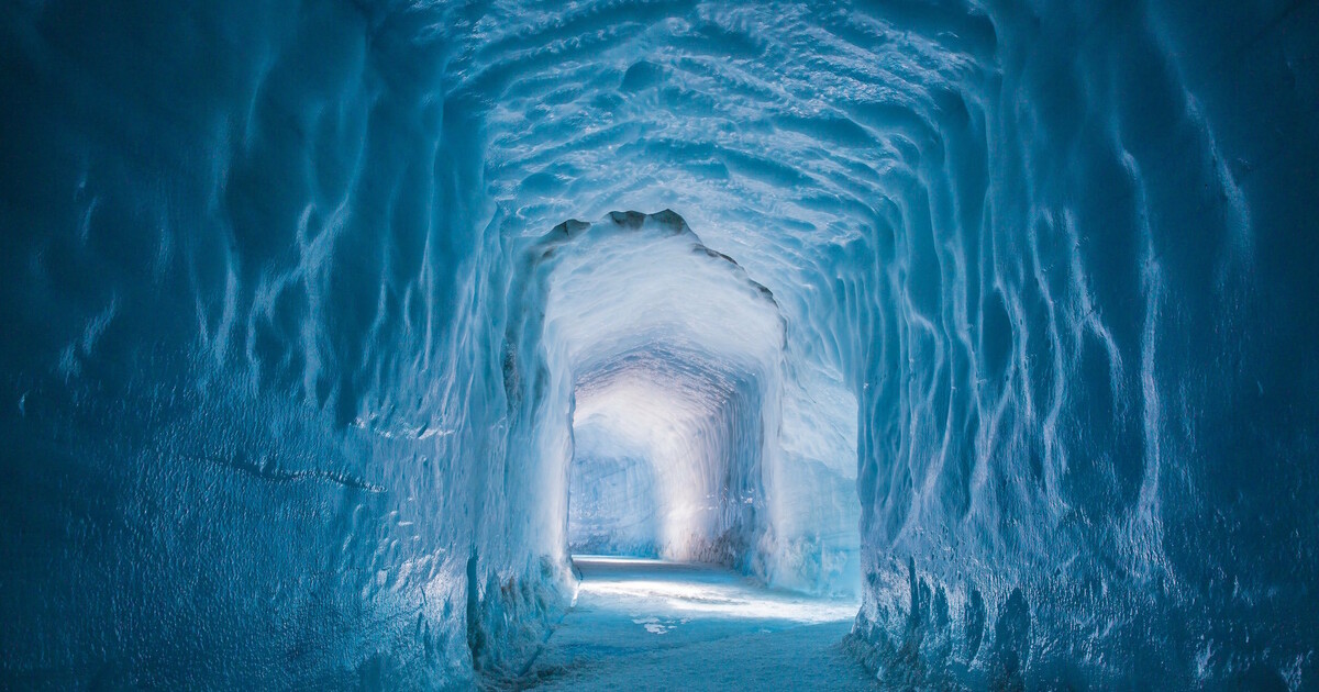 朗格冰川隧道