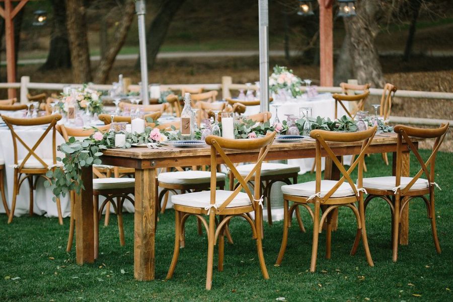 11 Popular Wedding Chair Styles - WeddingWire