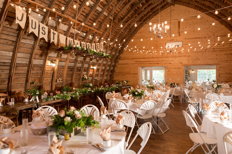 7 Minnesota  Barn Wedding  Venues  Perfect for Rustic Couples 