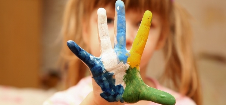 fingermålning måla med fingrarna barn